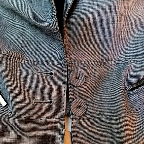 Anne Klein Charcoal Gray Sharkskin Blazer with detailed Pick Stitching - Picture 4 of 7